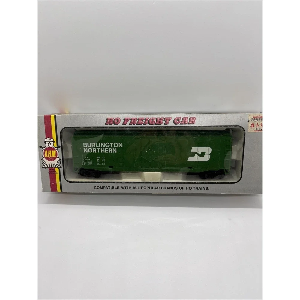 AHM #100024 Ho Scale Green Burlington Northern Box Car Very Good Condition